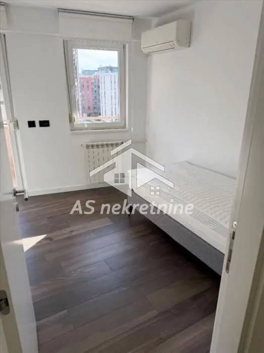 Rent, four bedroom apartment, 80m², Savski Venac, Beograd