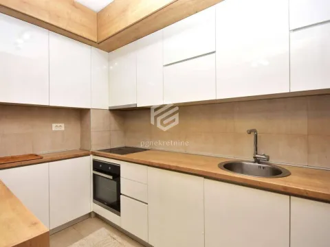 Izdavanje, dvosoban stan, 65m², City Kej, Podgorica - image 2