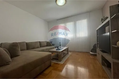 Izdavanje, stan, 65m², Centar, Bar