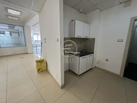 Izdavanje, poslovni prostor, 198m², Grbavica, Novi Sad Sve Podlokacije - image 8