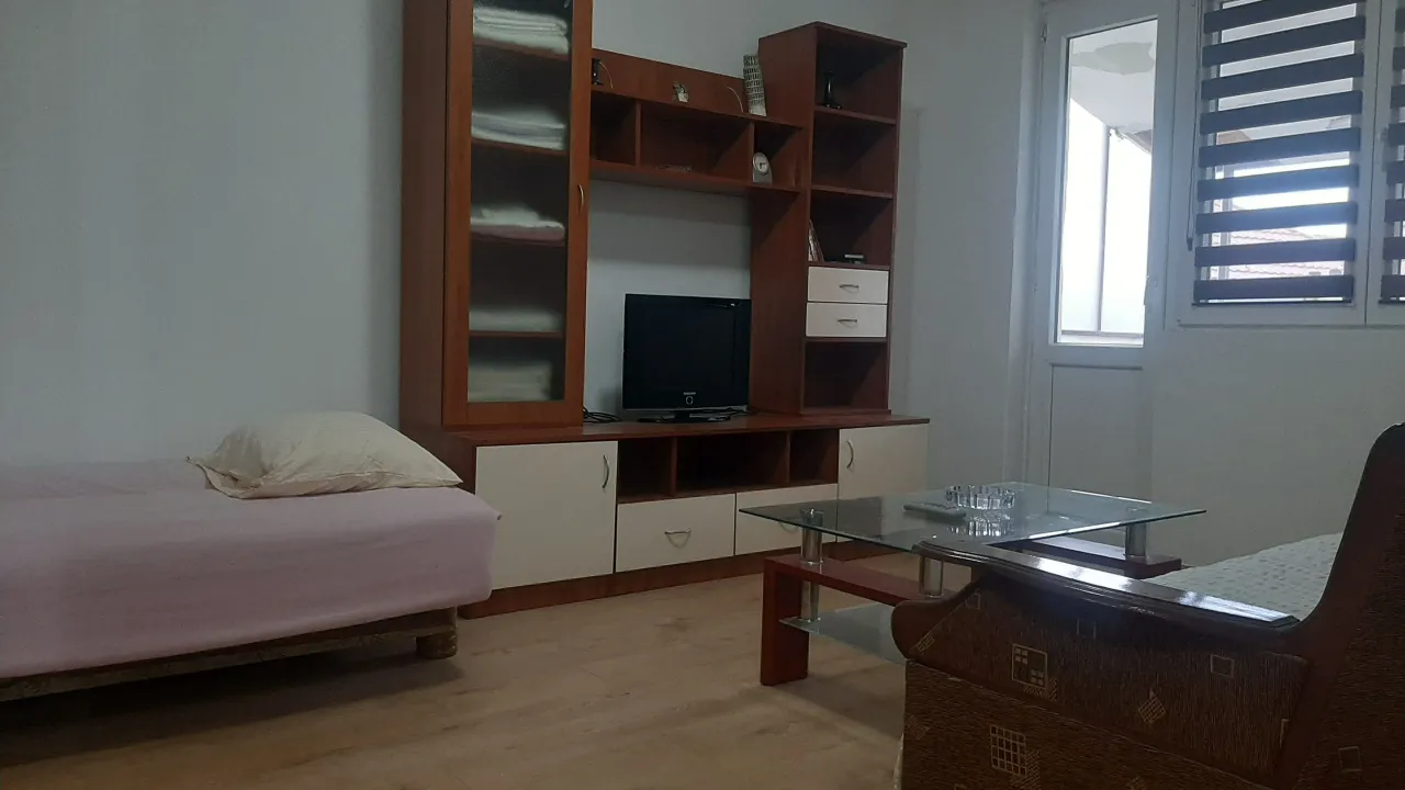 Izdavanje, jednosoban stan, 35m², Cetinje, Crna Gora