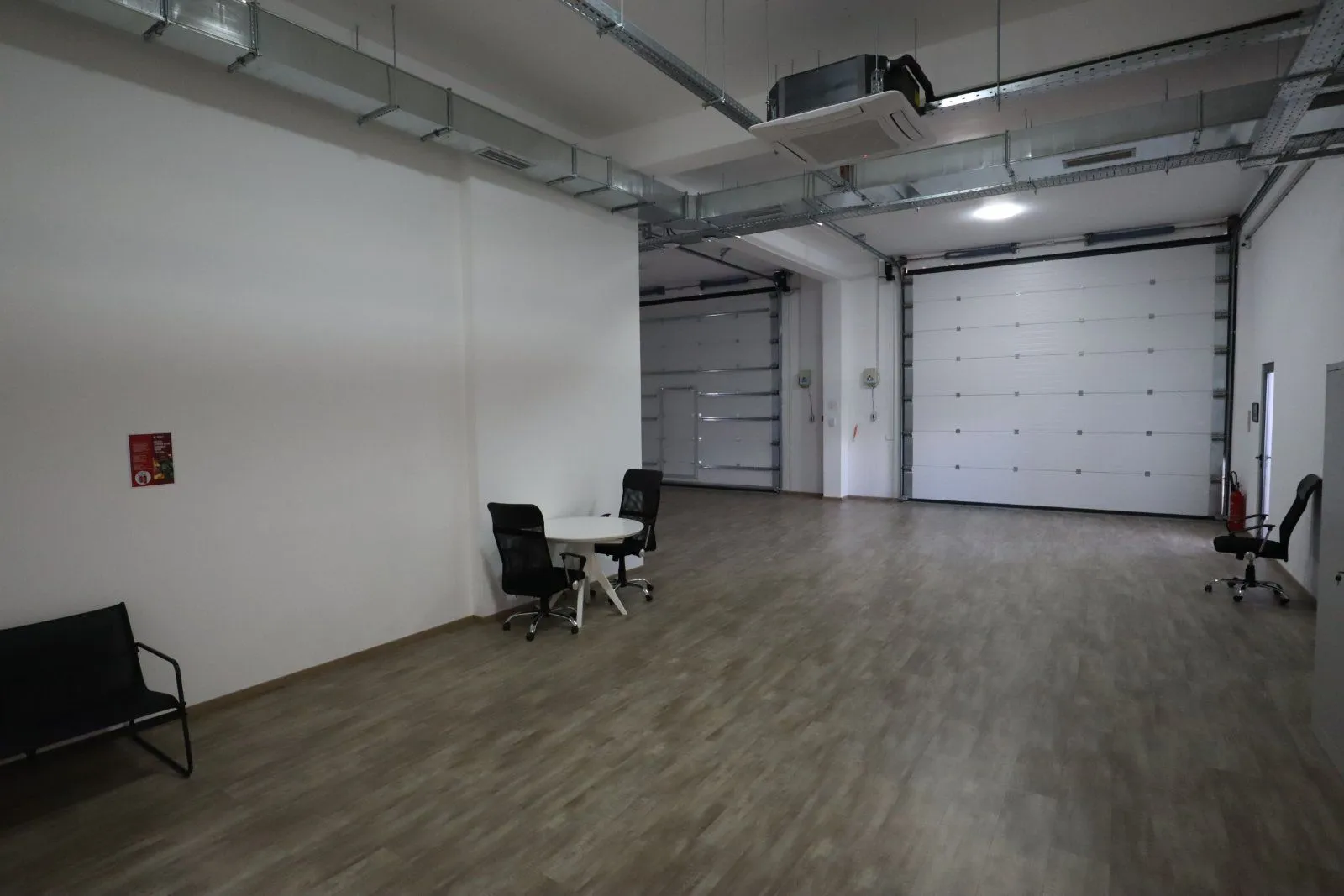 Rent, office space, 1200m², Utjeha, Bar