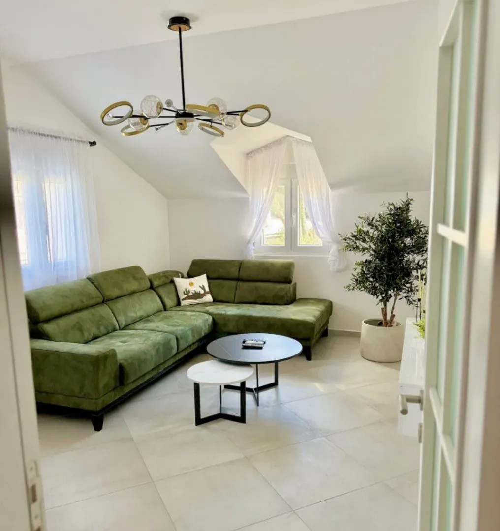 Izdavanje, jednosoban stan, 55m², Kavač, Kotor