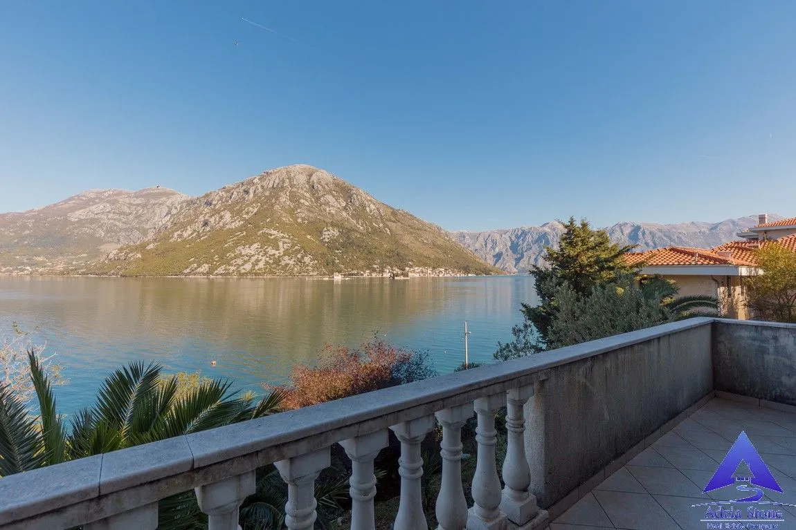 Prodaja, dvosoban stan, 84m², Kostanjica, Kotor