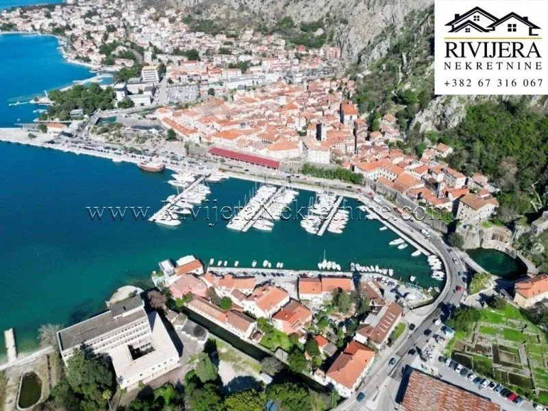 Prodaja, kuća, 300m², Centar, Kotor