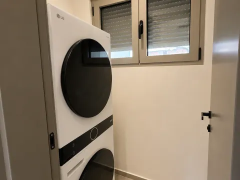 Rent, house, 290m², Stari Aerodrom, Podgorica - image 12