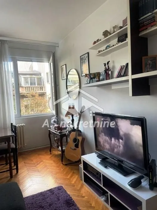 Rent, three bedroom apartment, 70m², Vračar Sve Podlokacije, Beograd