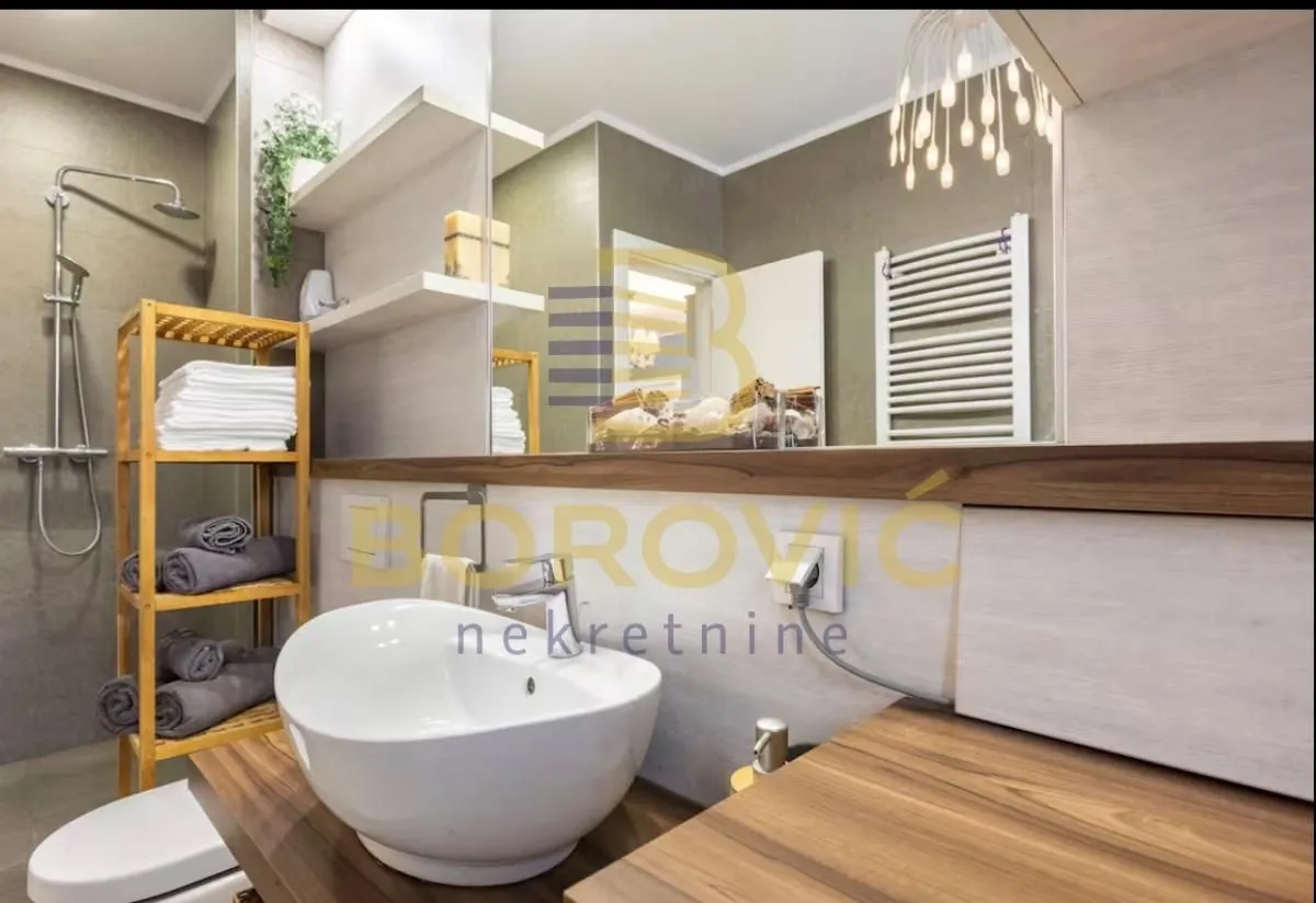 Prodaja, trosoban stan, 77m², Skadarlija, Beograd
