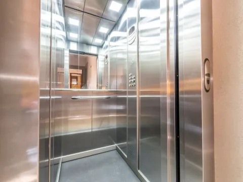 Prodaja, trosoban stan, 215m², Centar, Budva - image 12