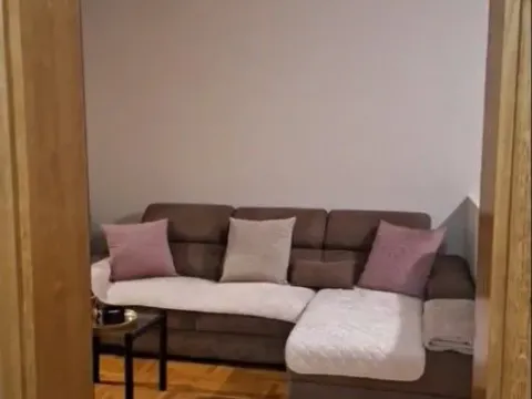 Izdavanje, jednosoban stan, 45m2, Krivi Most, Podgorica Izdavanje, jednosoban stan, 45m2, Krivi Most, Podgorica