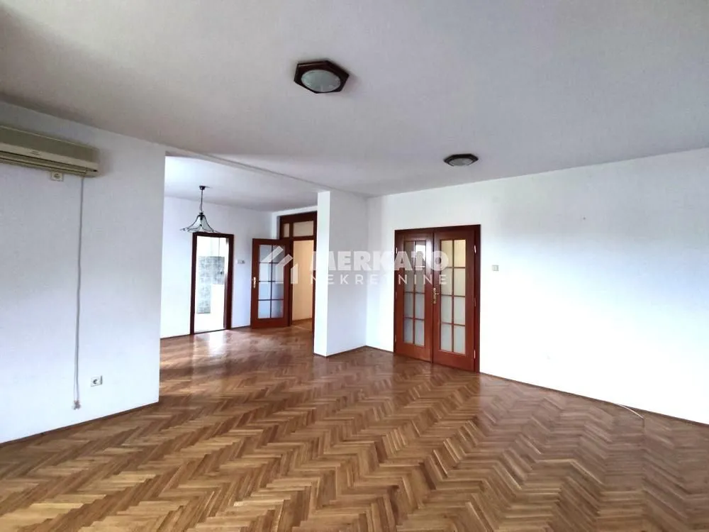 Prodaja, četvorosoban stan, 124m², Centar, Zrenjanin