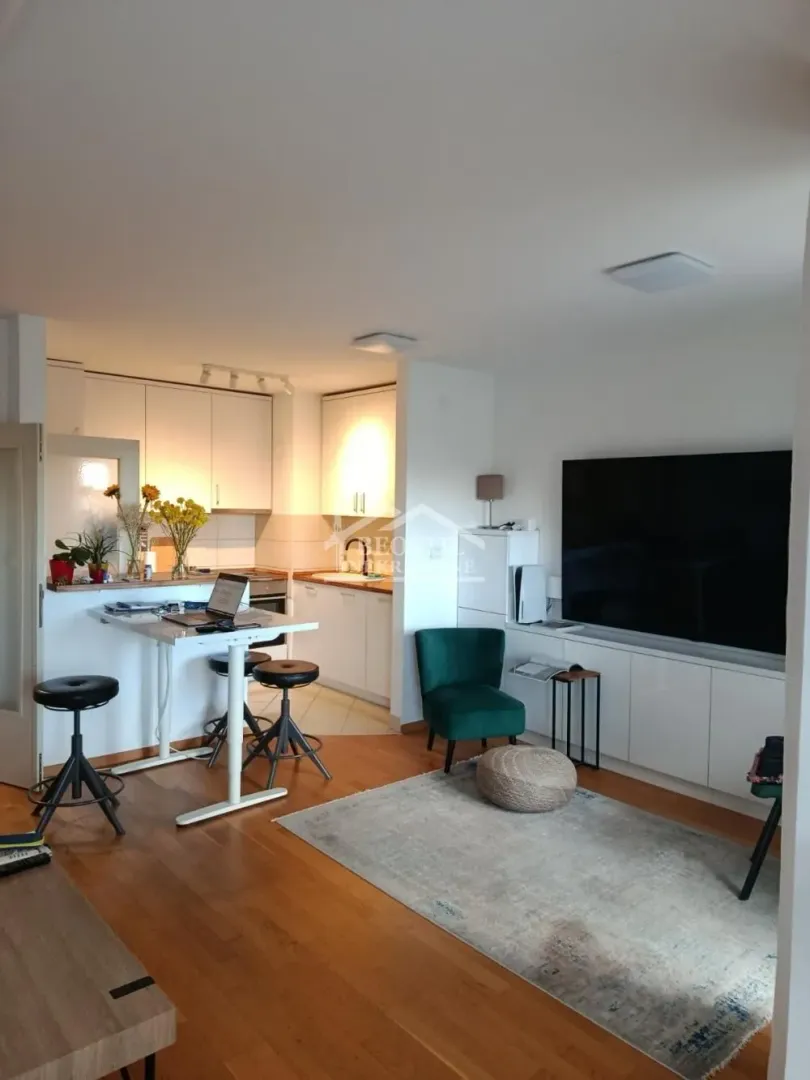 Prodaja, trosoban stan, 84m², Voždovac Sve Podlokacije, Beograd