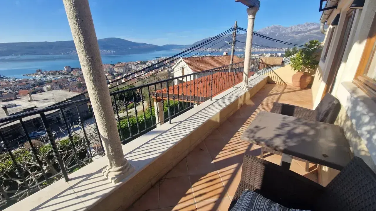 Izdavanje, stan, 81m², Tivat, Crna Gora