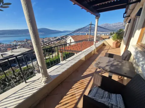 Izdavanje, stan, 81m², Tivat, Crna Gora - image 1
