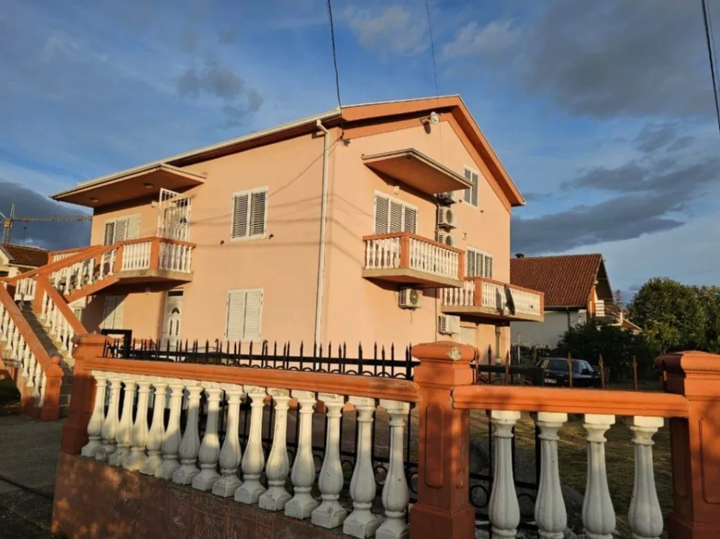 Prodaja, kuća, 236m², Tološi, Podgorica