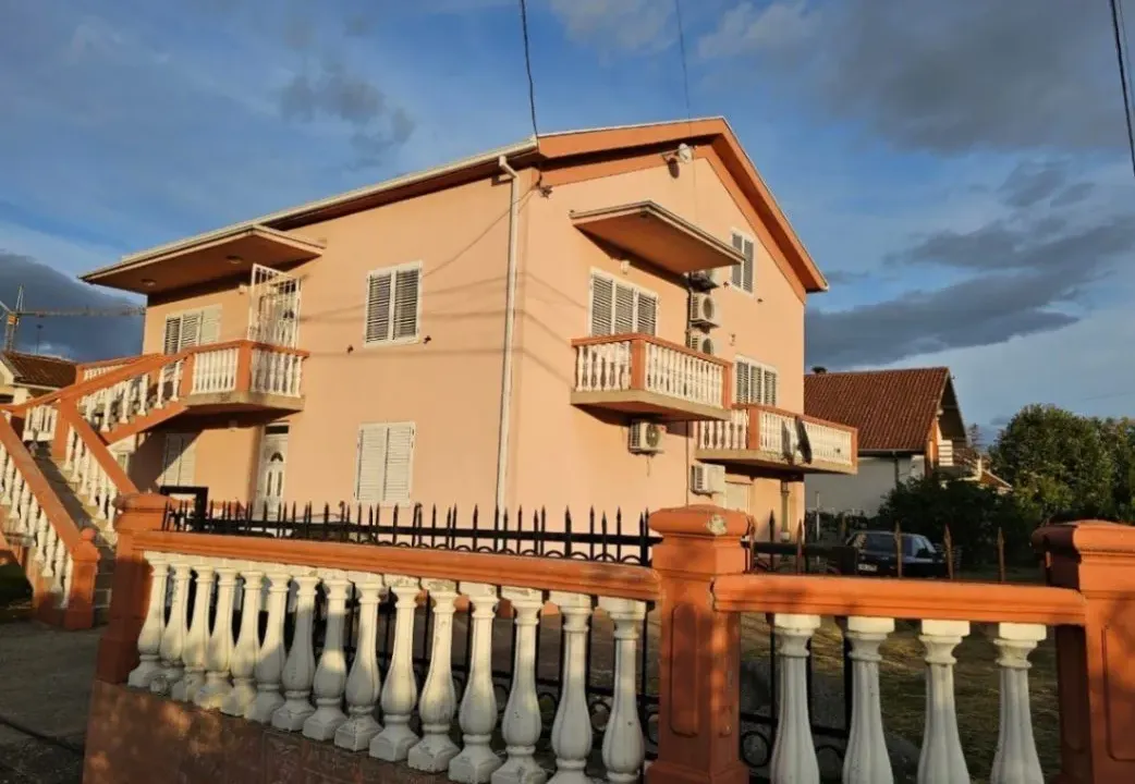 Prodaja, kuća, 236m², Tološi, Podgorica