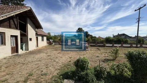 Pogled na dvorište i kuću sa okućnicom. - image 23