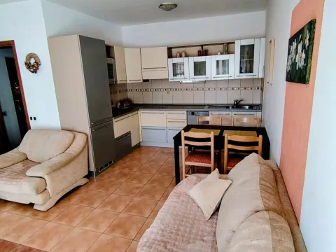 Izdavanje, dvosoban stan, 80m², Adok, Budva - image 10