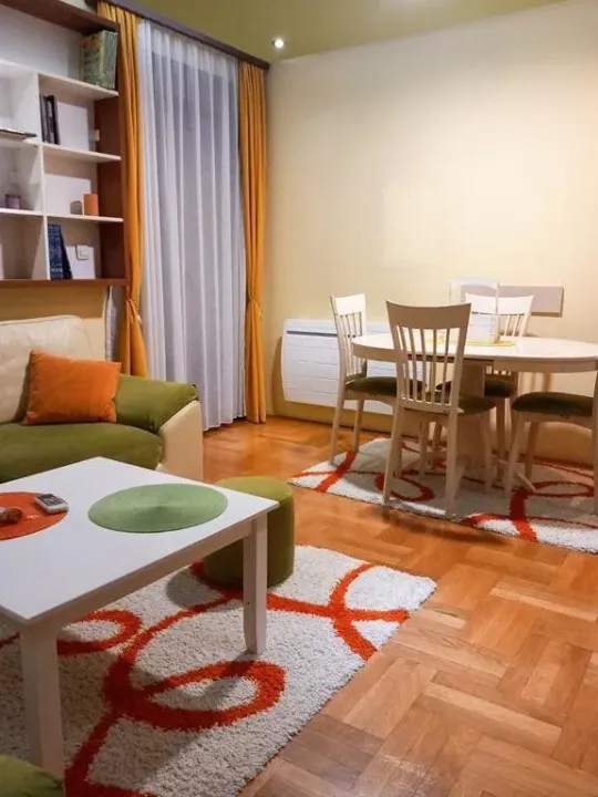 Izdavanje, dvosoban stan, 65m², Stari Aerodrom, Podgorica