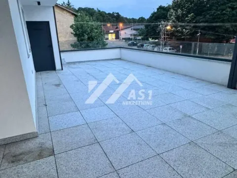 Izdavanje, trosoban stan, 97m², Sremska Kamenica, Petrovaradin - image 10