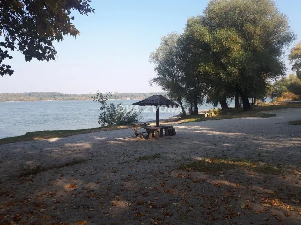 Prodaja, ugostiteljski objekat, 450m², Čortanovci, Inđija