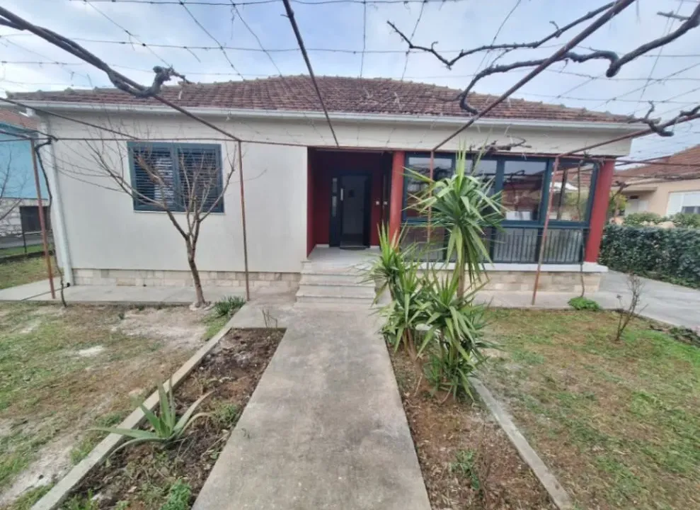 Rent, house, 110m², Stari Aerodrom, Podgorica