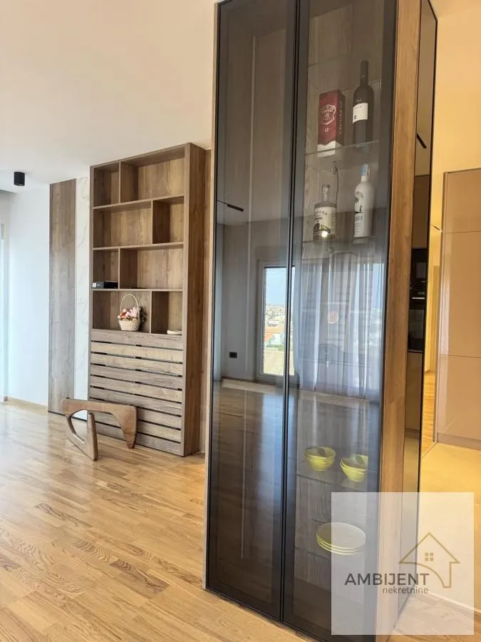 Prodaja, četvorosoban stan, 116m², Stari Banovci, Stara Pazova