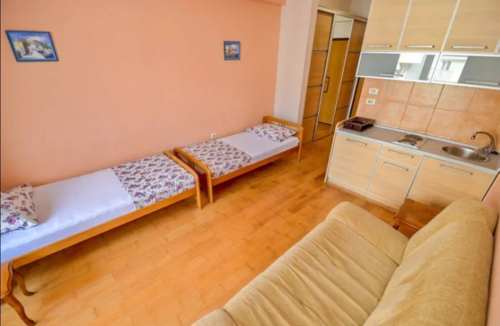 Izdavanje, garsonjera, 25m², Centar, Budva