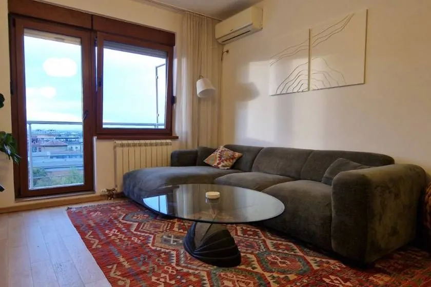 Izdavanje, trosoban stan, 77m², Vračar Sve Podlokacije, Beograd