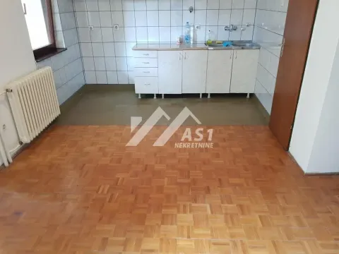 Izdavanje, trosoban stan, 96m², Železnička Stanica, Novi Sad Sve Podlokacije - image 5
