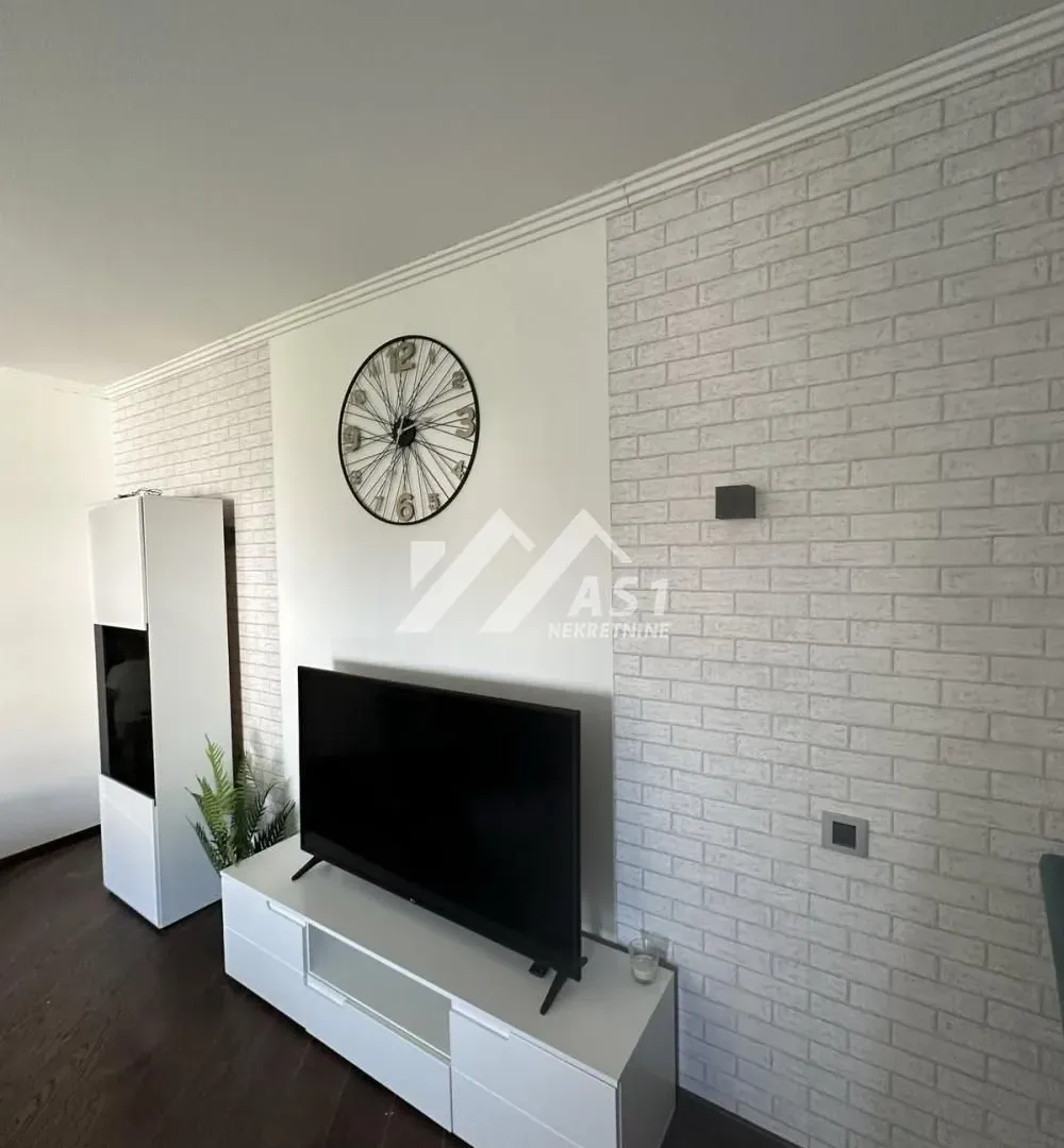 Izdavanje, trosoban stan, 76m², Adamovićevo Naselje, Novi Sad Sve Podlokacije