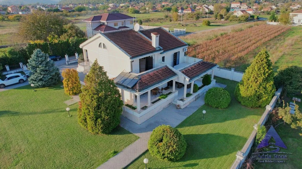 Sale, house, 308m², Tološi, Podgorica
