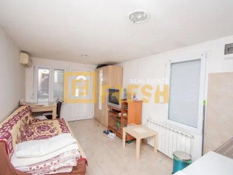 Sale, house, 350m², Tološi, Podgorica - image 21