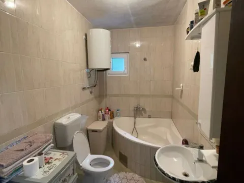 Prodaja, kuća, 220m², Bar, Crna Gora - image 11