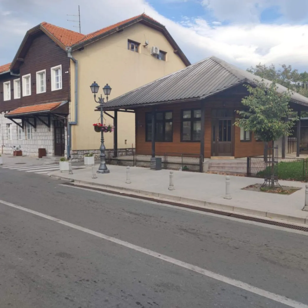 Izdavanje, poslovni prostor, 45m², Centar, Kolašin