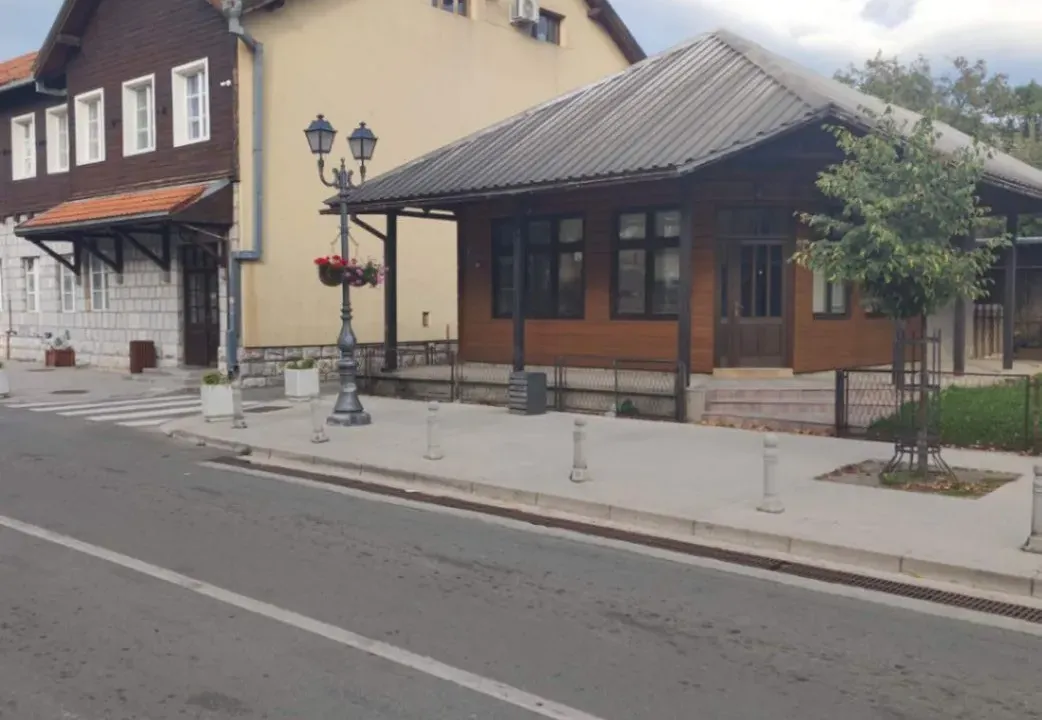 Izdavanje, poslovni prostor, 45m², Centar, Kolašin