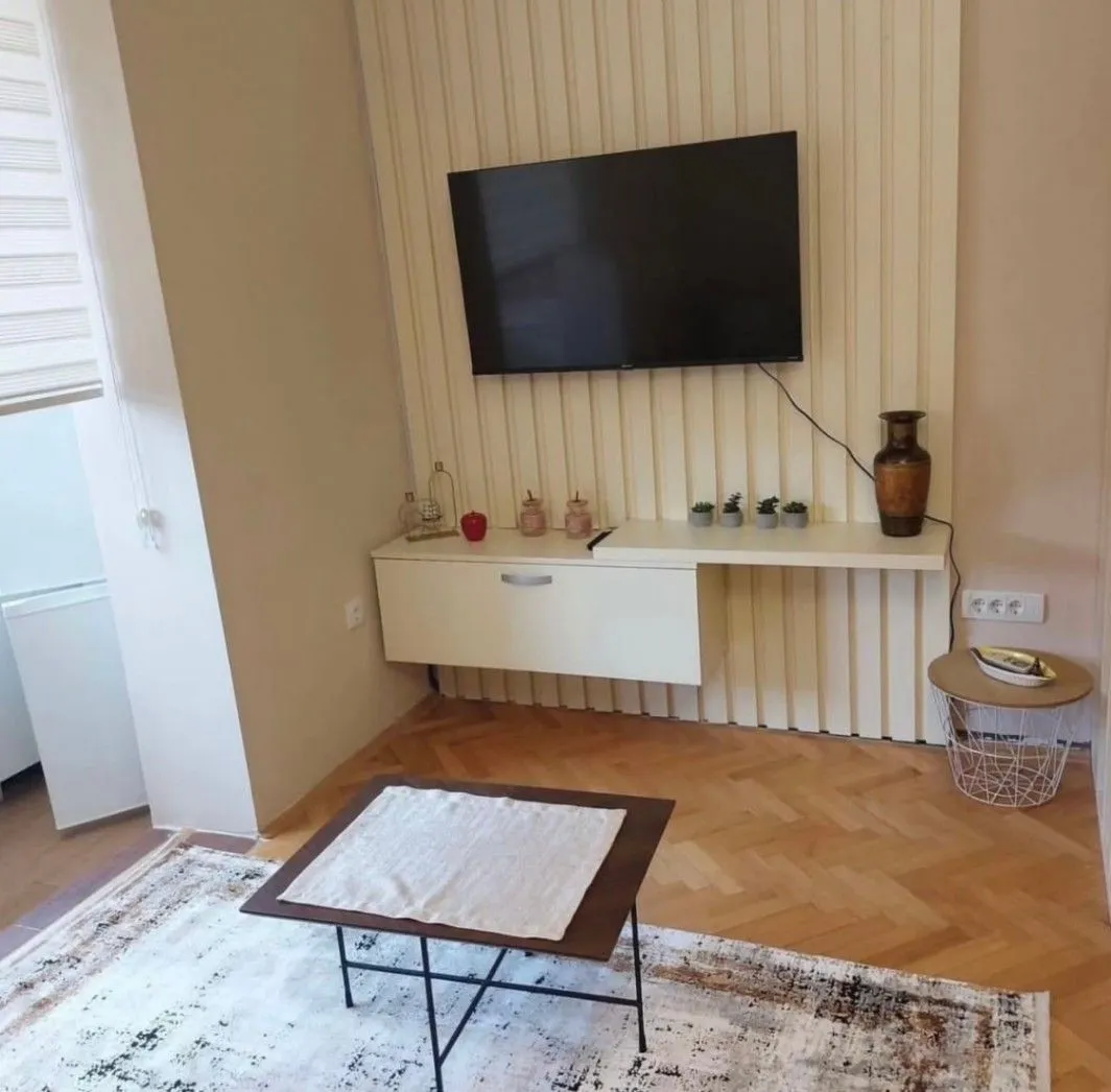 Izdavanje, dvosoban stan, 65m², Centar, Tivat