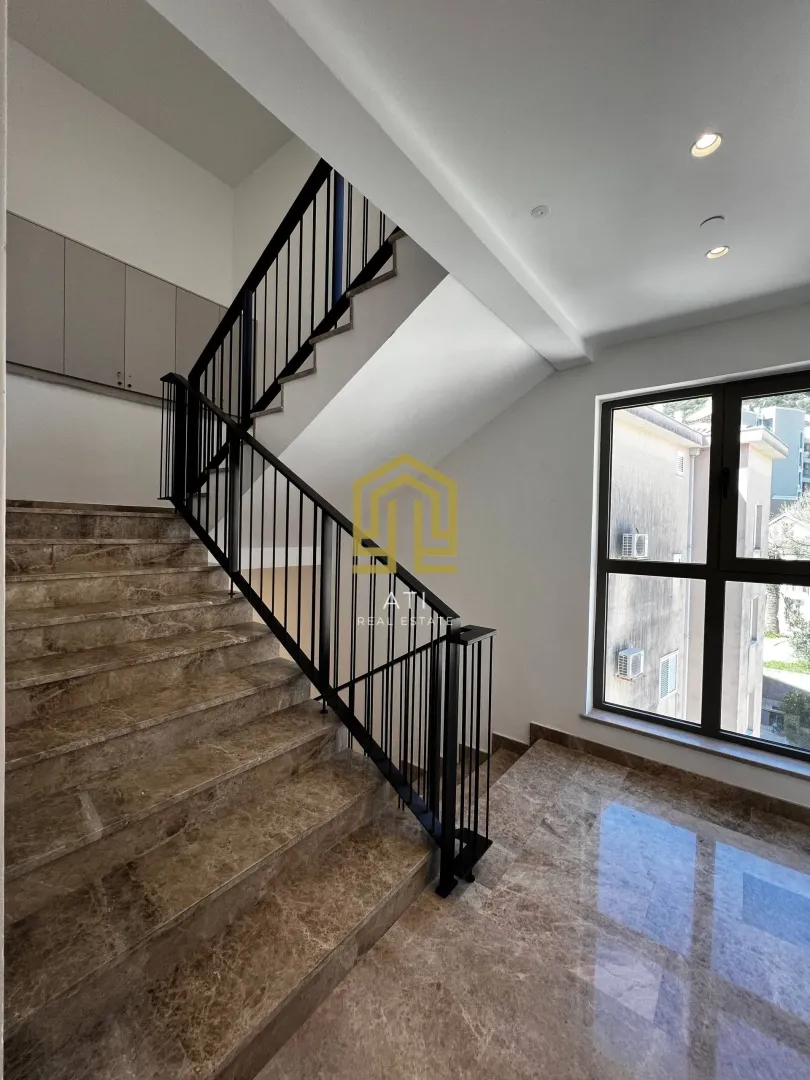 Prodaja, dvosoban stan, 85m², Bečići, Budva