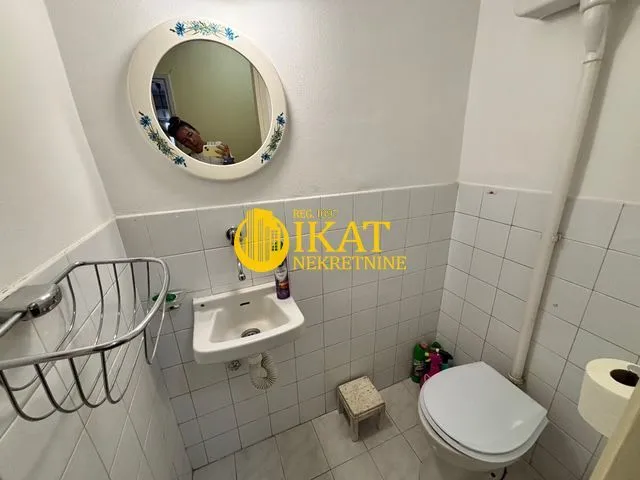 Prodaja, dvosoban stan, 75m², Zemun Kej, Zemun Sve Podlokacije