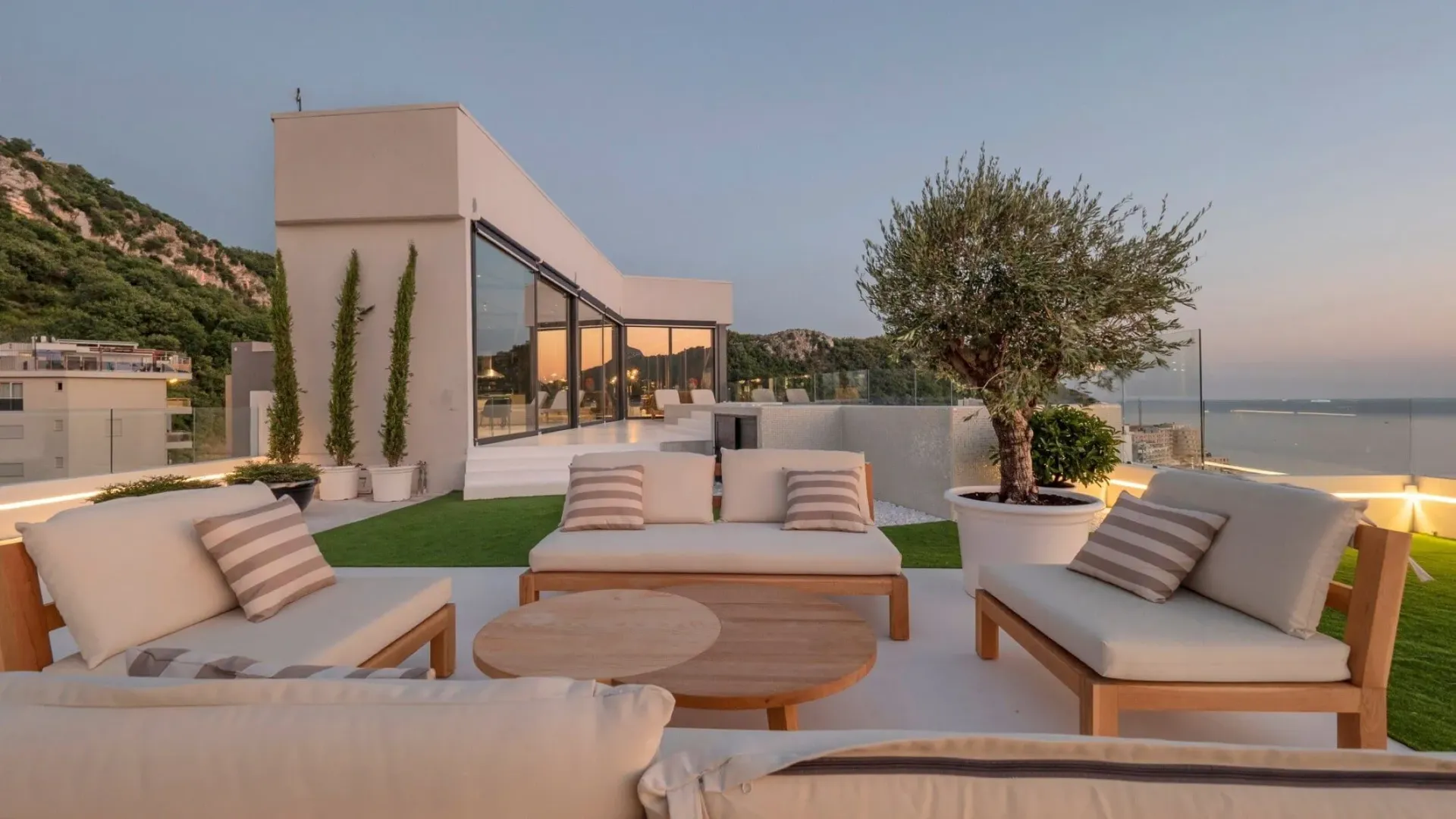 Prodaja, stan, 1000m², Rafailovići, Budva