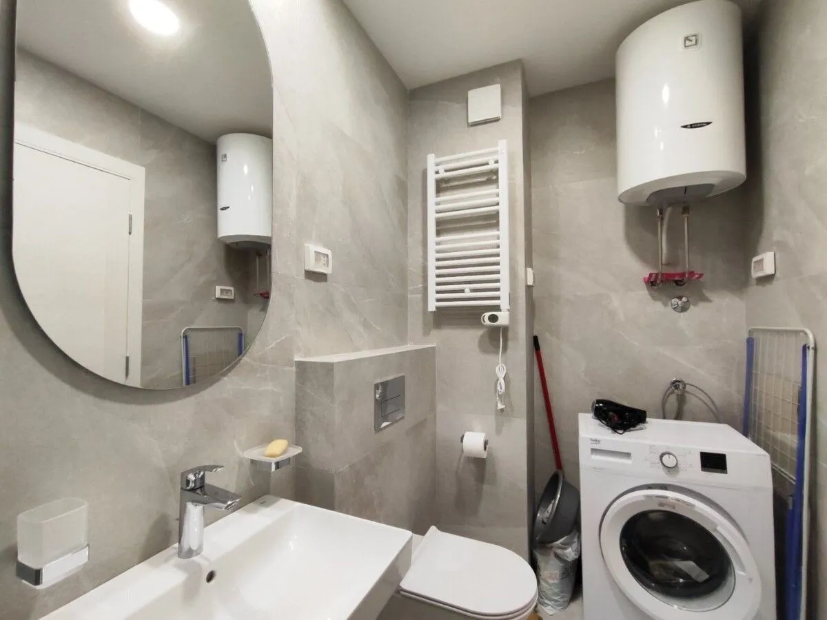 Izdavanje, jednosoban stan, 50m², Central Point, Podgorica