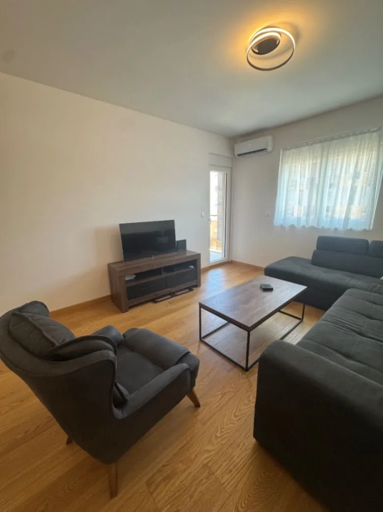 Izdavanje, dvosoban stan, 72m², New City, Podgorica