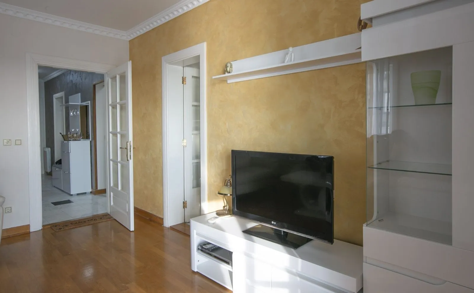 Sale, three bedroom apartment, 90m², Sveti Stefan, Budva