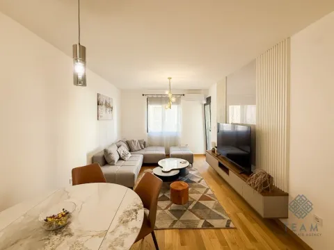 Izdavanje, jednosoban stan, 45m², City Kvart, Podgorica - image 1