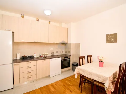 Izdavanje, dvosoban stan, 70m², Stari Aerodrom, Podgorica - image 4