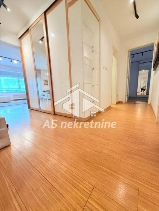 Izdavanje, trosoban stan, 100m², Vračar Hram, Vračar Sve Podlokacije