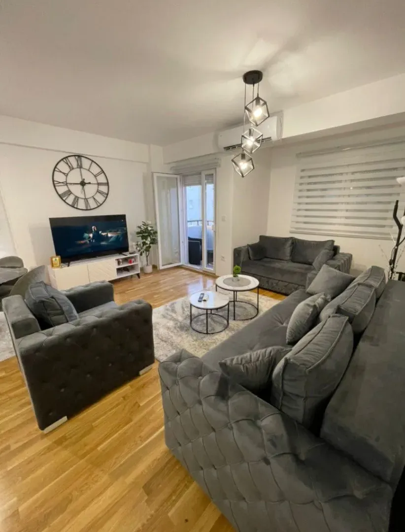 Izdavanje, dvosoban stan, 75m², Zabjelo, Podgorica