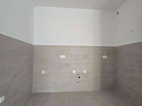 Prodaja, jednosoban stan, 45m², Pobrežje, Podgorica - image 8