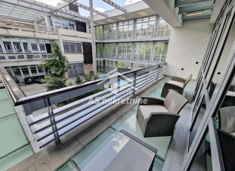 Izdavanje, četvorosoban stan, 148m², Savski Venac, Beograd