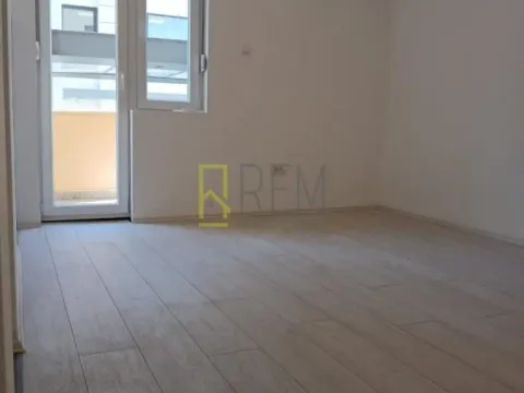 Izdavanje, poslovni prostor, 61m², Centar, Podgorica - image 7